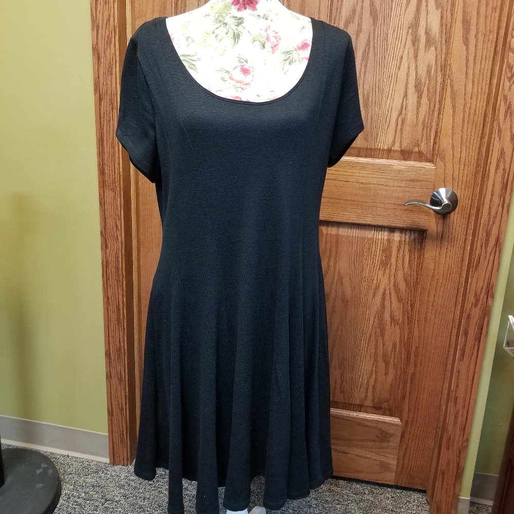Torrid Scoop Neck Short Sleeve Black Dress